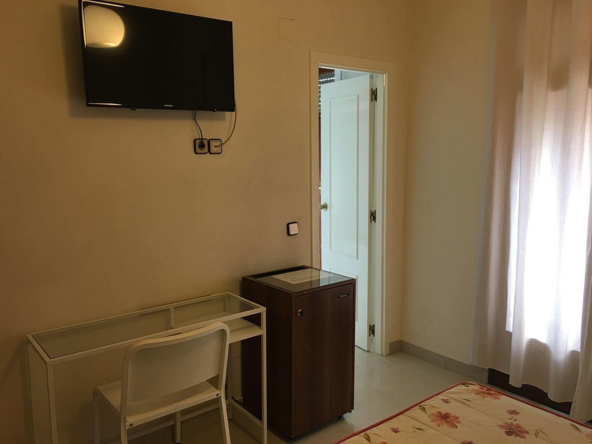 Hostal Cervantes Valdemoro Exterior foto